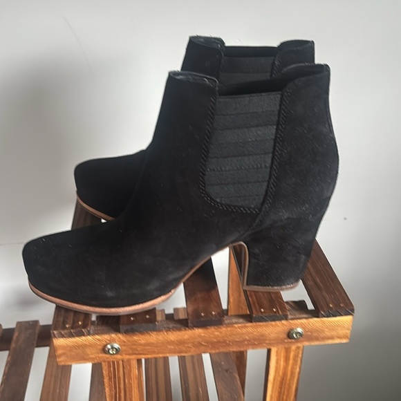 Kork Ease Shirome Black Suede Ankle Boots - Picture 3 of 9